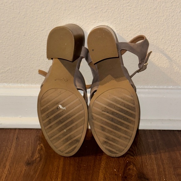 Classy Taupe Gladiator Sandal w/Block Heel - Picture 3 of 4